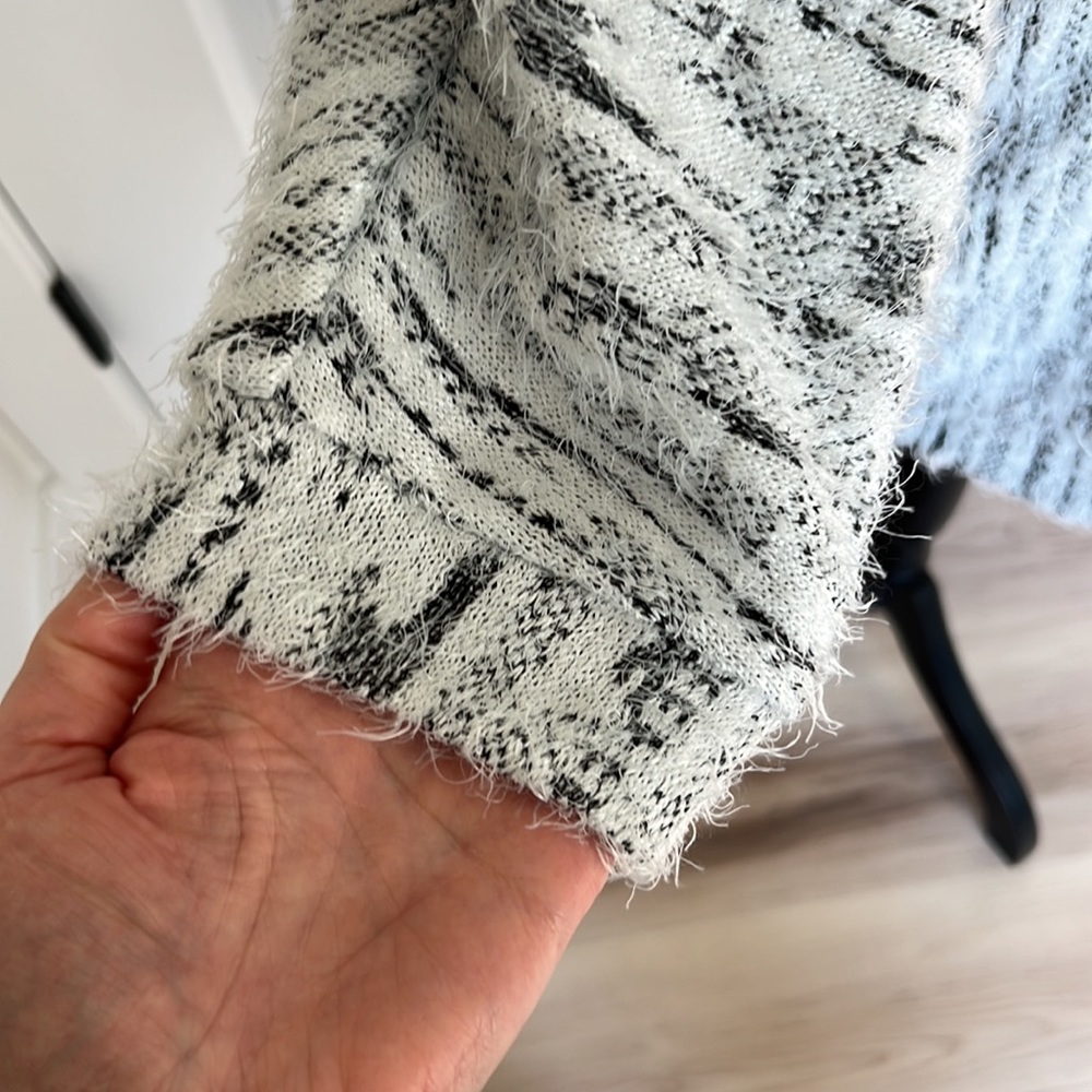 Chances R 3/4 Ruched Sweater - Picture 5 of 8